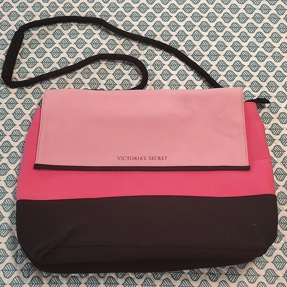 Victoria Secret Women's Thermal Beach Bag Neoprene Pink Black with Zip Top